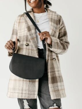 Nwot URBAN SOUTHERN HALF MOON CROSSBODY BAG $130 black leather summer casual